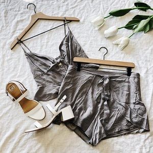 💋Adorable polka dot bow tie crop top shorts set💋